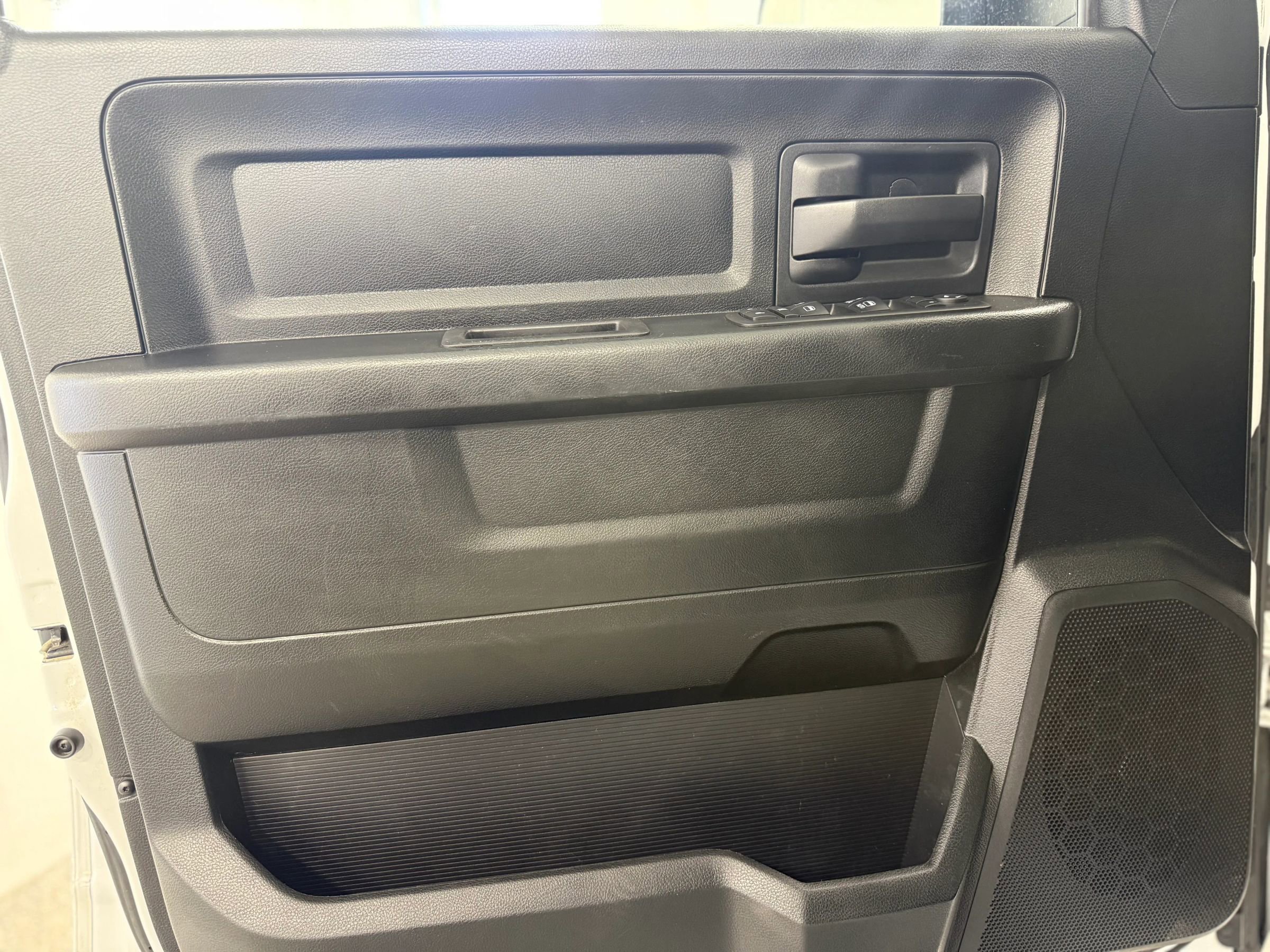 Used 2018 RAM 1500 SLT w/ Protection Group image 10