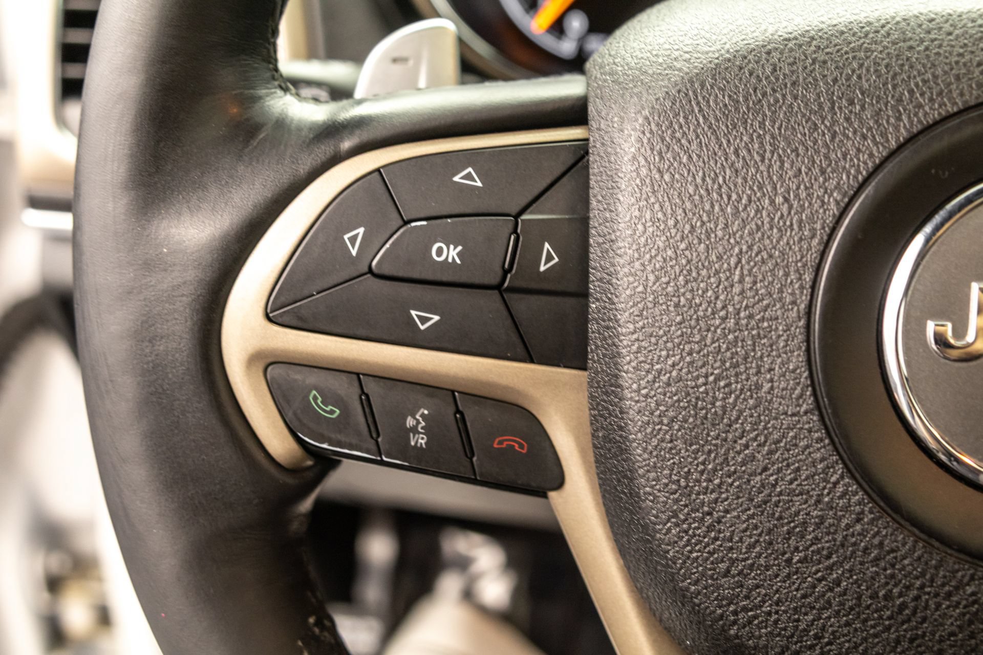 Used 2016 Jeep Grand Cherokee Summit AWD/4WD image 19