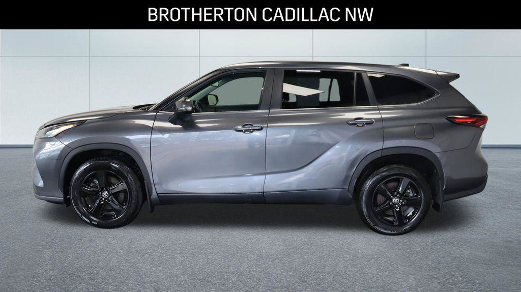 Used 2025 Toyota Highlander Limited AWD/4WD image 2
