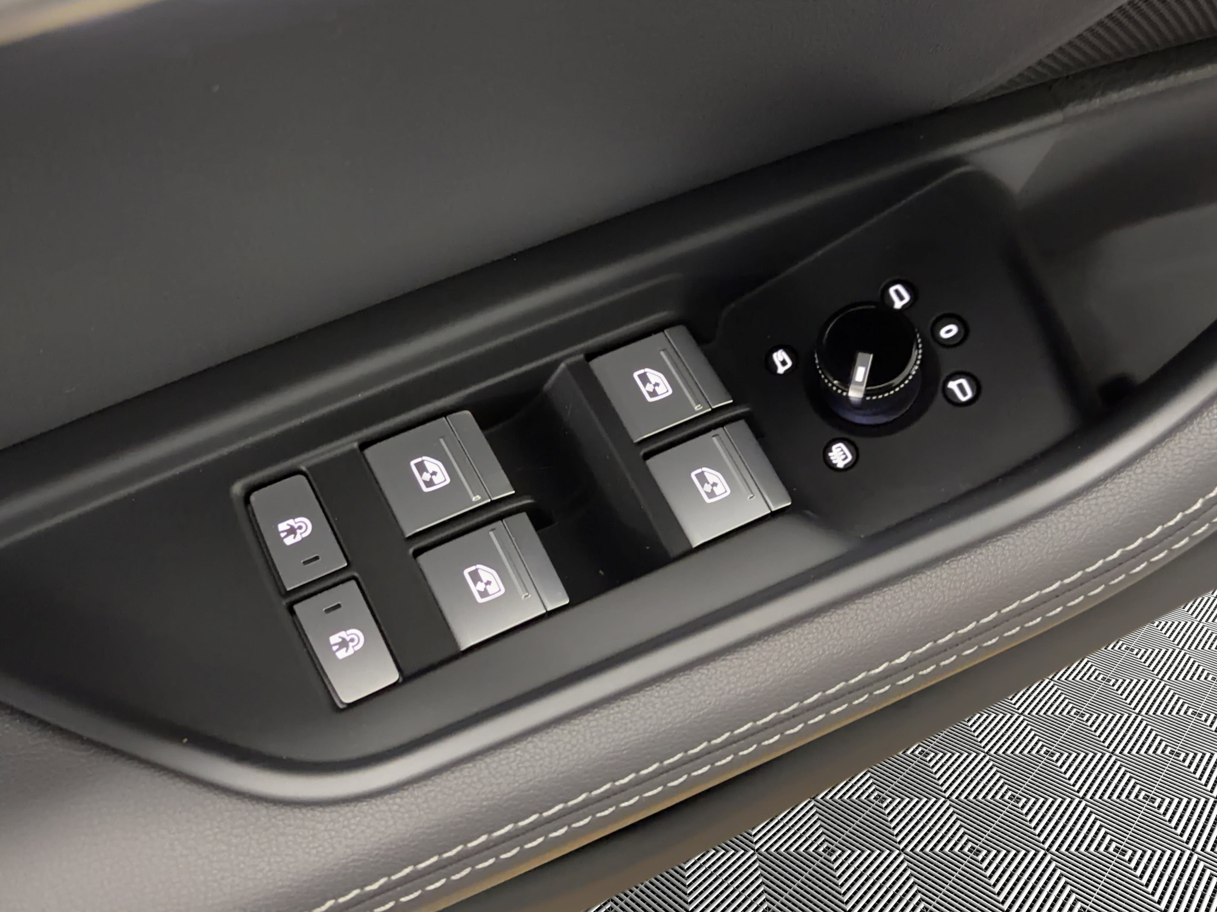 Used 2024 Audi Q8 e-tron Premium Plus AWD/4WD image 15