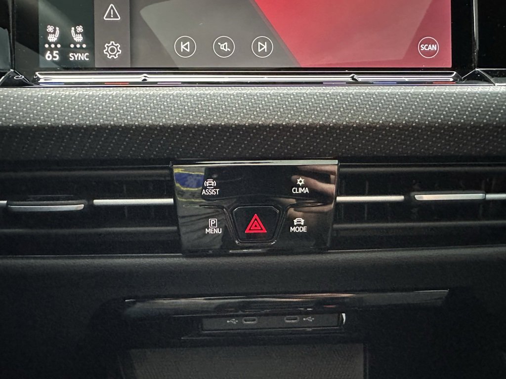 Used 2024 Volkswagen Golf R image 20