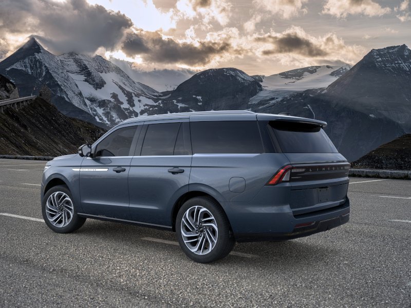New 2026 Lincoln Navigator Reserve AWD/4WD image 4