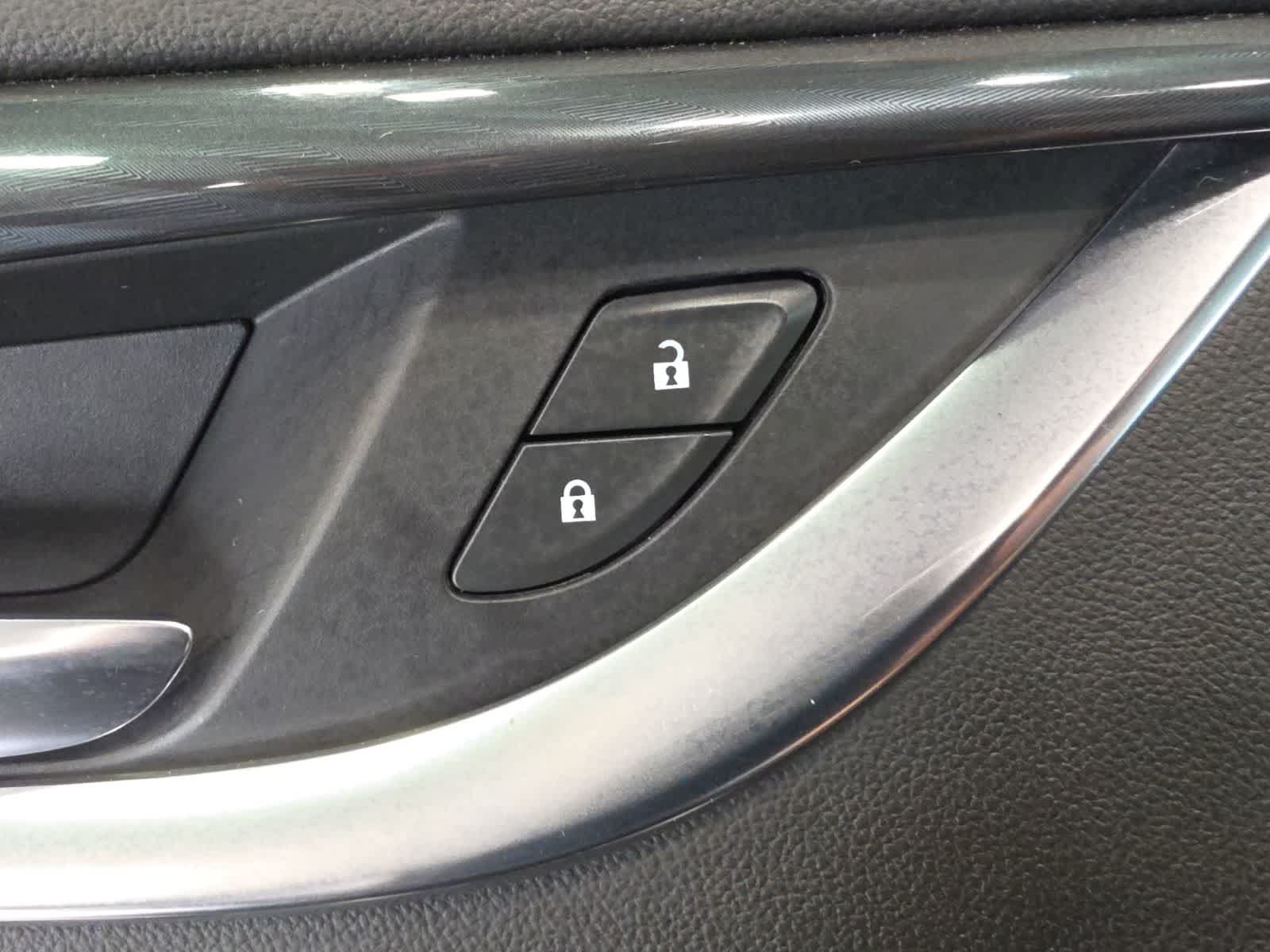 Used 2023 Buick Enclave Essence AWD/4WD image 17
