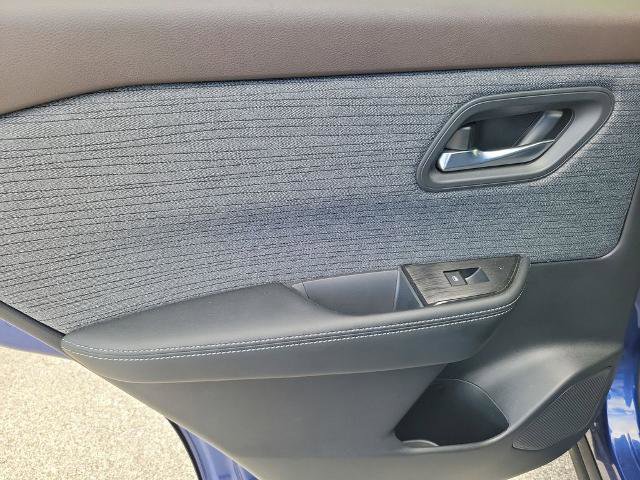 Certified 2023 Nissan Rogue SV image 17