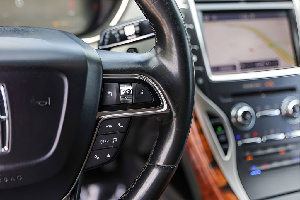 Used 2020 Lincoln Nautilus Reserve FWD image 15