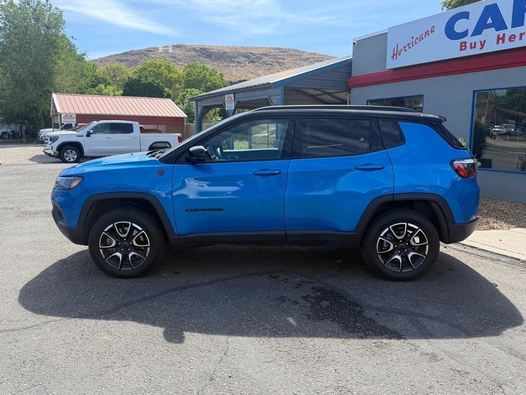 Used 2025 Jeep Compass Trailhawk AWD/4WD image 8