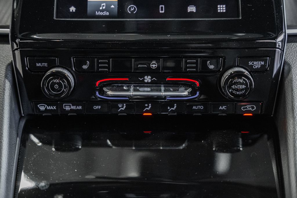 New 2025 Jeep Grand Cherokee L Laredo w/ Luxury Tech Group I image 22