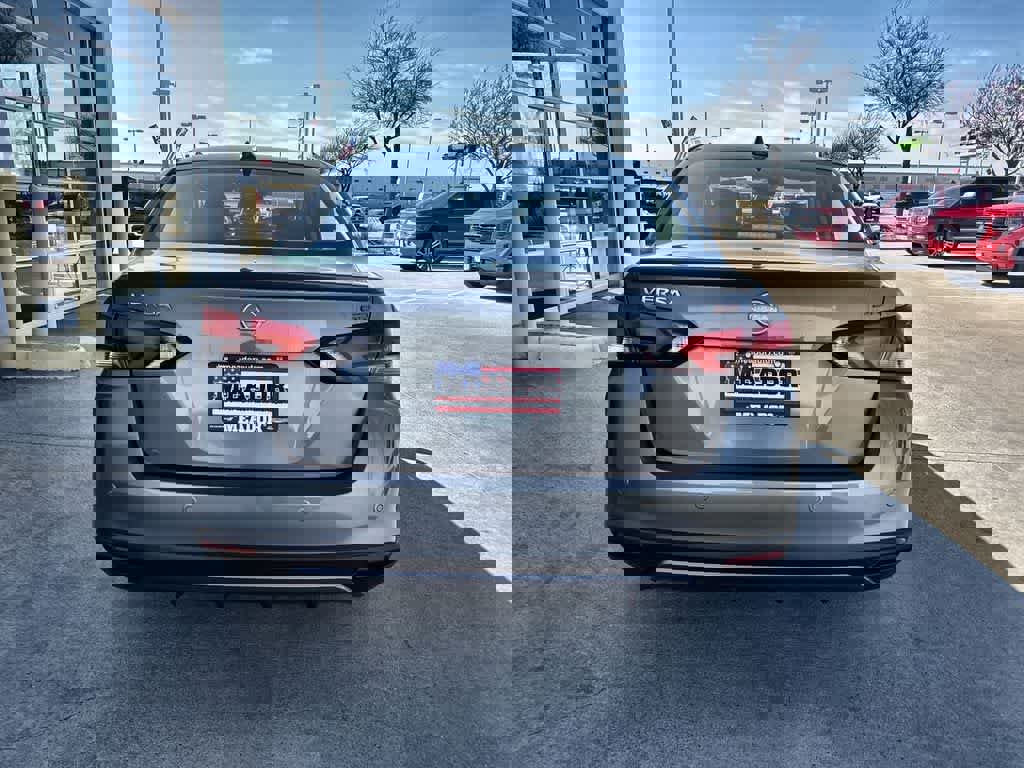 Used 2024 Nissan Versa SR image 5