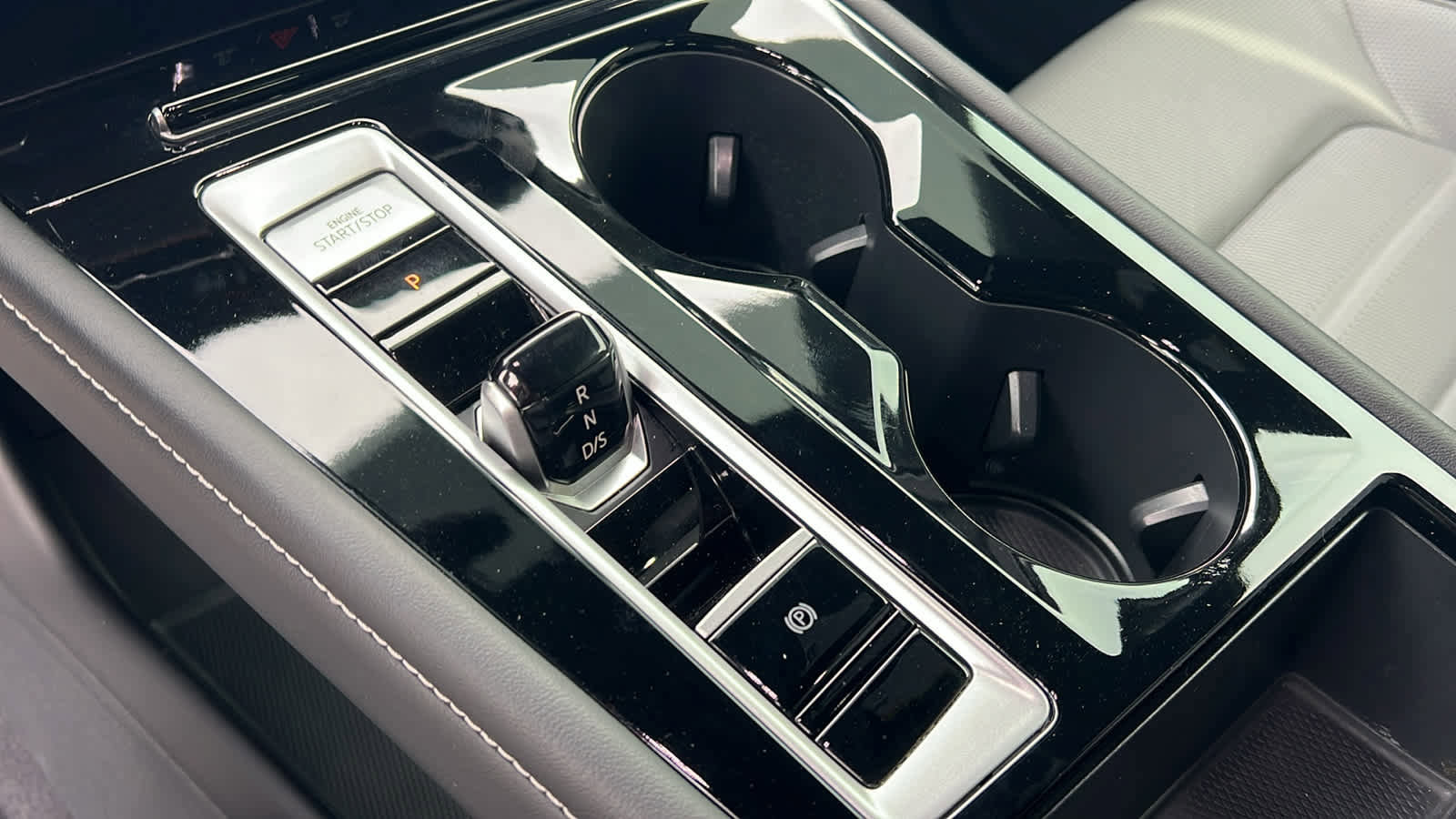 Used 2024 Volkswagen Atlas Cross Sport SEL R-Line image 13