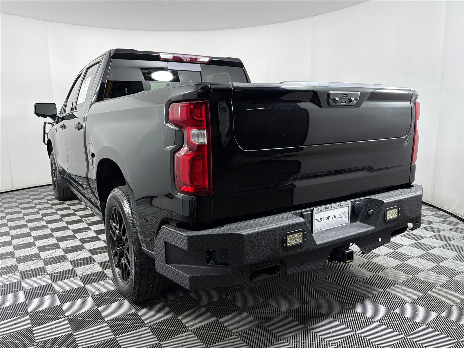 Used 2022 Chevrolet Silverado 1500 LTZ w/ LTZ Premium Package AWD/4WD image 4