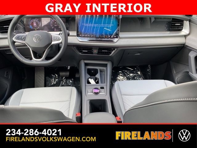 New 2025 Volkswagen Tiguan SE image 2