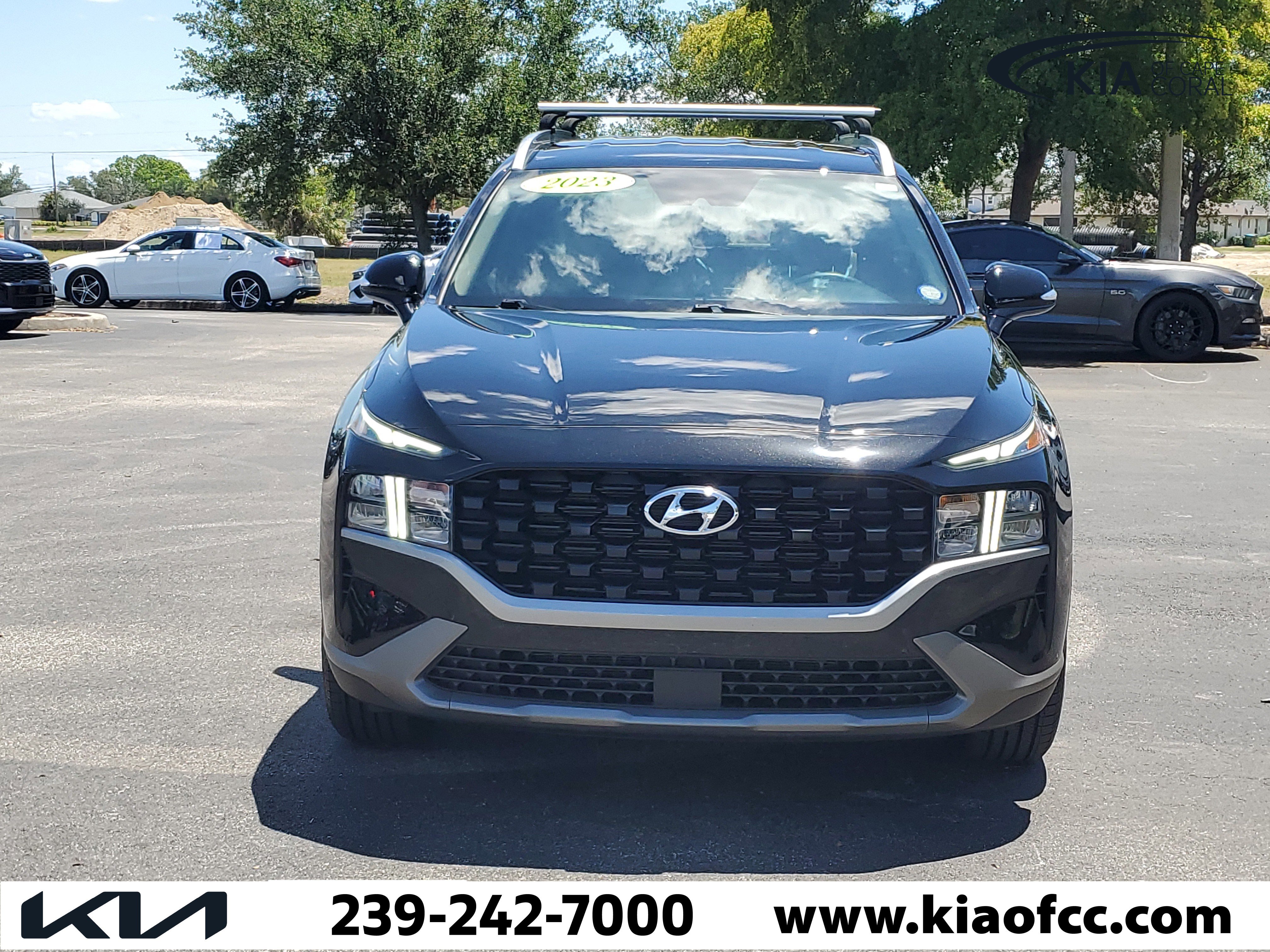 Used 2023 Hyundai Santa Fe SEL FWD image 2