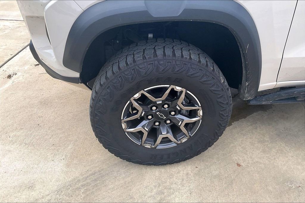 Used 2026 Chevrolet Colorado ZR2 AWD/4WD image 8