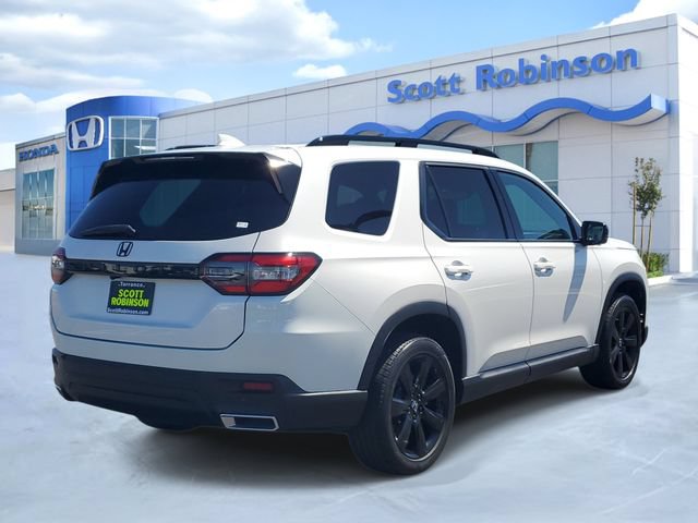 Used 2025 Honda Pilot Black Edition image 3