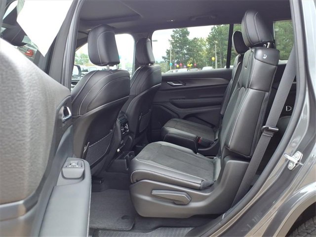 New 2025 Jeep Grand Cherokee L Altitude image 18