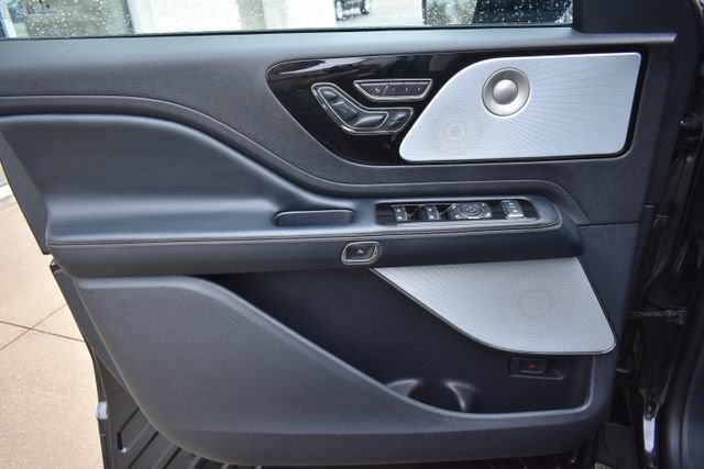 Used 2025 Lincoln Aviator Reserve w/ Equipment Group 201A AWD/4WD image 19