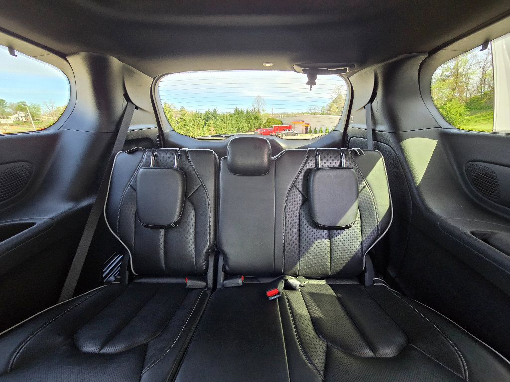 Used 2025 Chrysler Pacifica Limited FWD image 20