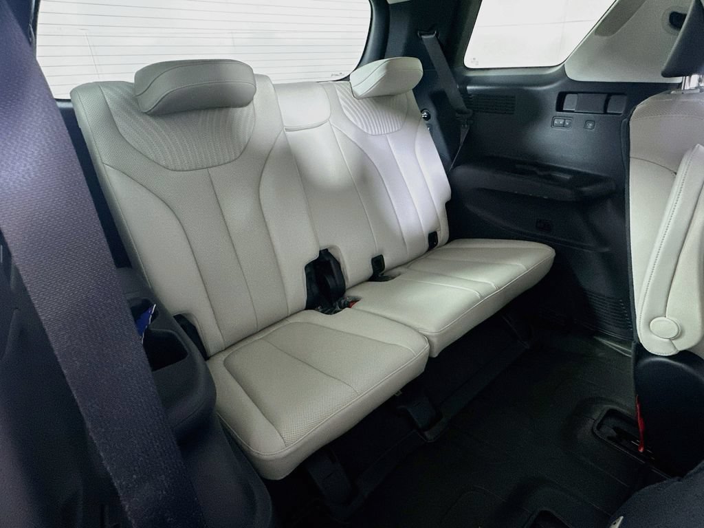 Used 2025 Hyundai Palisade Calligraphy FWD image 14