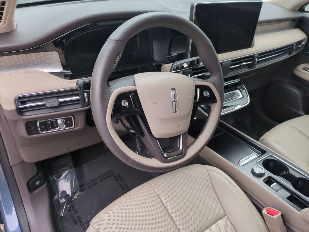 Used 2023 Lincoln Corsair AWD w/ Equipment Group 101A image 11