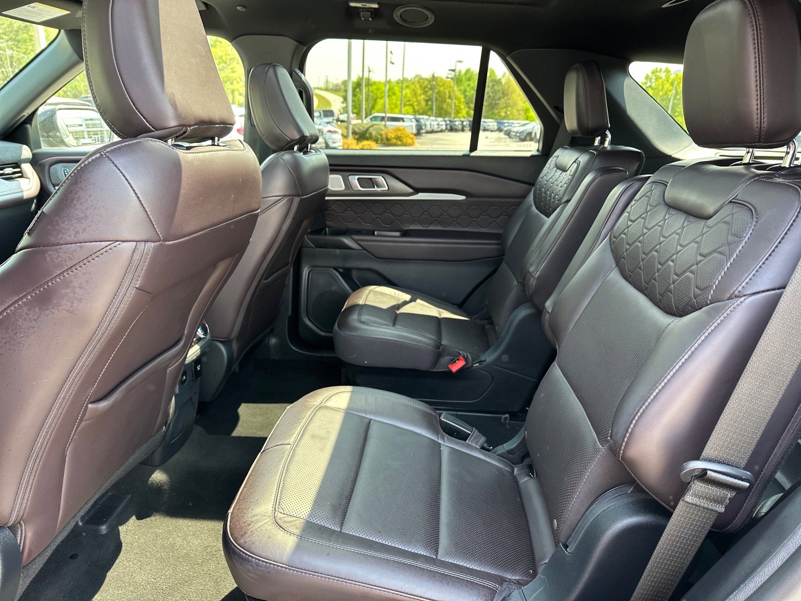 Used 2025 Ford Explorer Platinum w/ LUX Leather Package AWD/4WD image 8