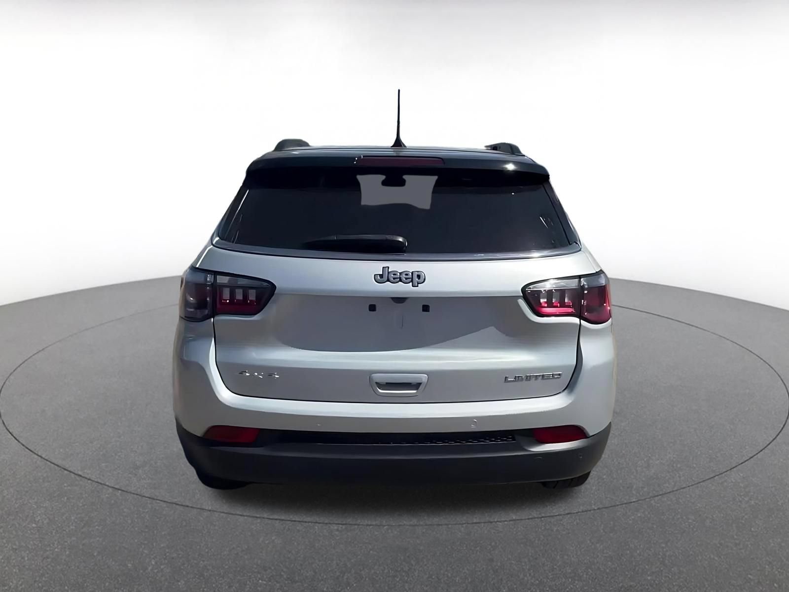 Used 2025 Jeep Compass Limited AWD/4WD image 12
