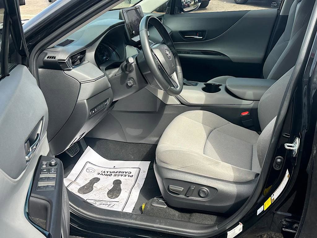 Certified 2024 Toyota Venza LE image 11