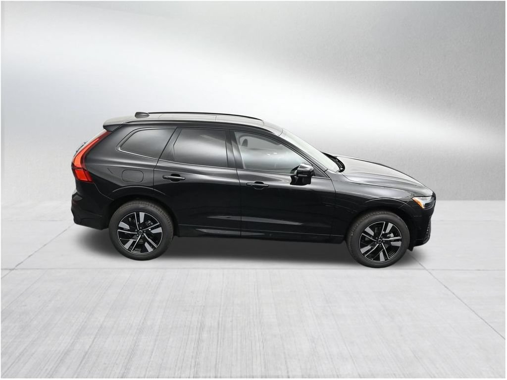 New 2026 Volvo XC60 B5 Plus AWD/4WD image 18