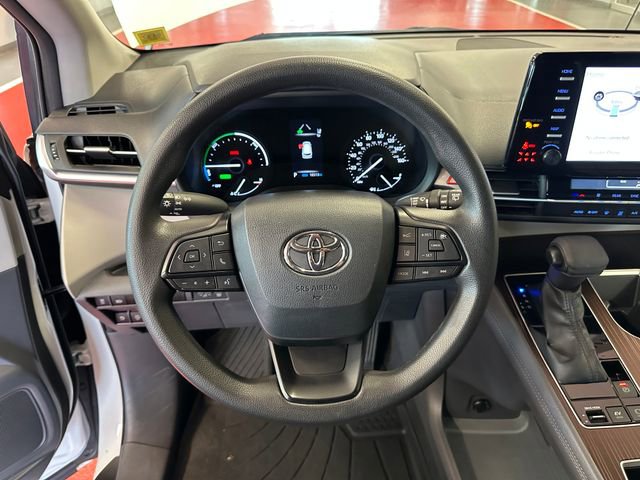 Certified 2023 Toyota Sienna LE AWD/4WD image 18