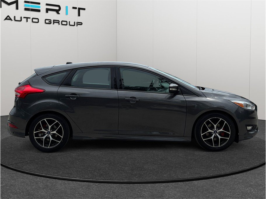 Used 2015 Ford Focus SE w/ SE Sport Package FWD image 10