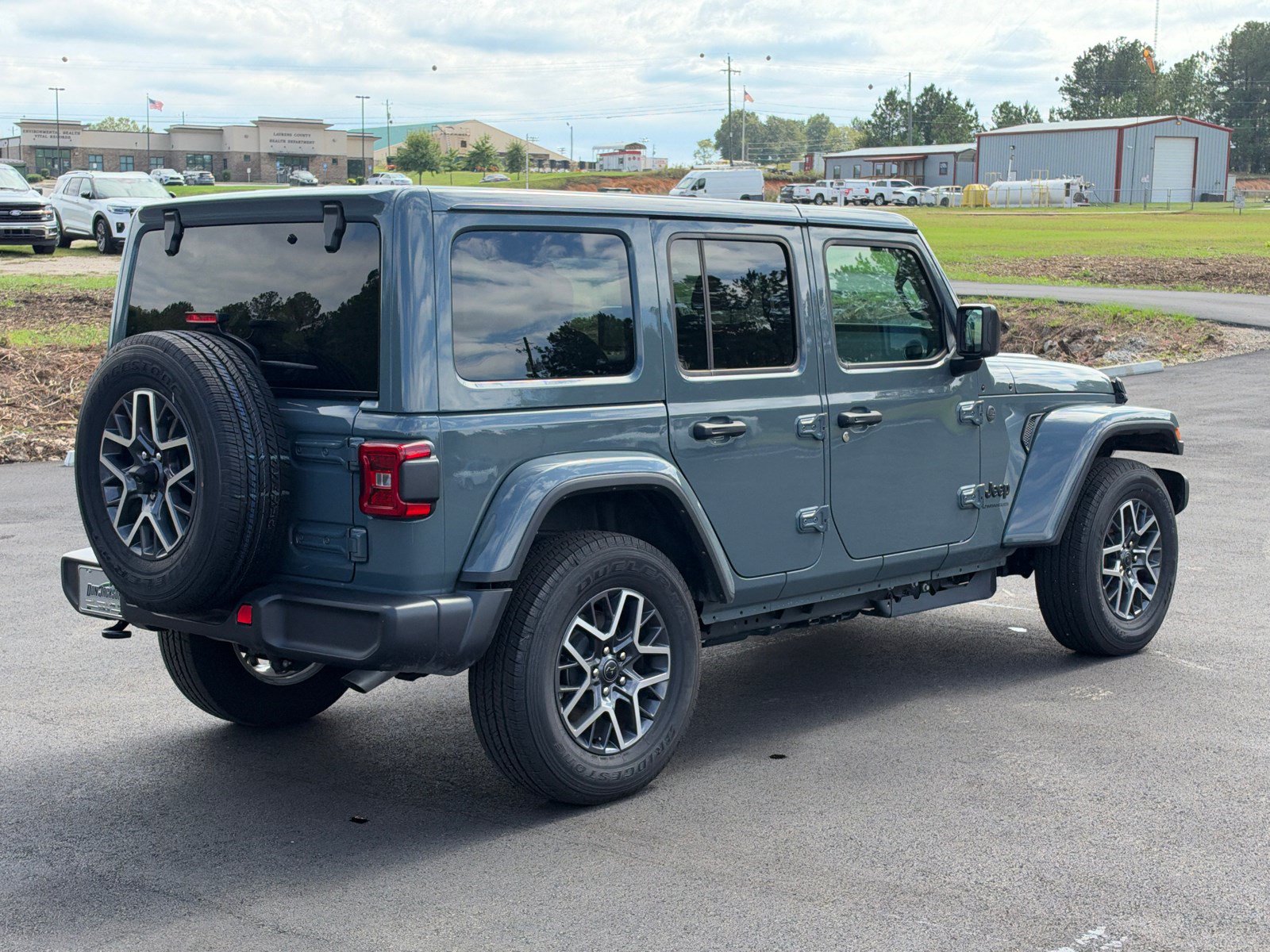 Used 2026 Jeep Wrangler Unlimited Sahara AWD/4WD image 5