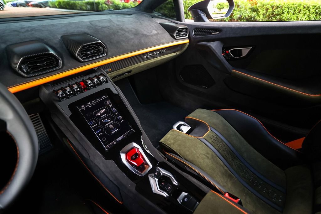 Used 2024 Lamborghini Huracan Sterrato AWD/4WD image 40