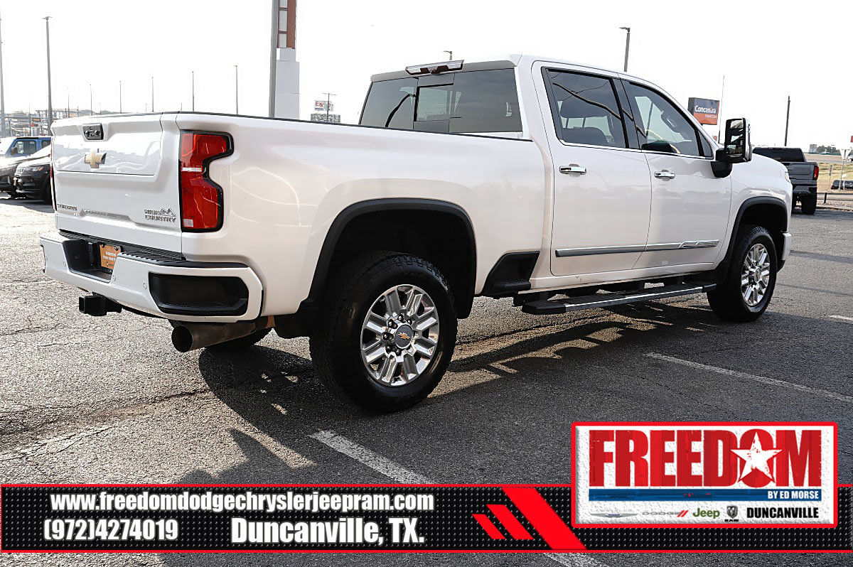 Used 2025 Chevrolet Silverado 2500 High Country w/ High Country Premium Package AWD/4WD image 5