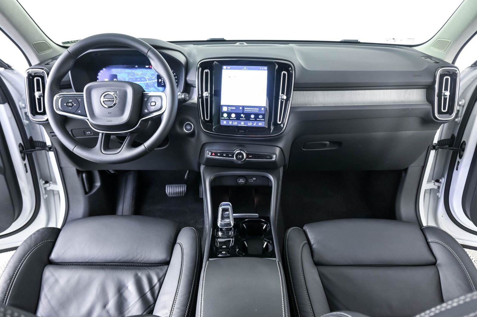 Certified 2023 Volvo XC40 B5 Plus w/ Climate Package AWD/4WD image 18