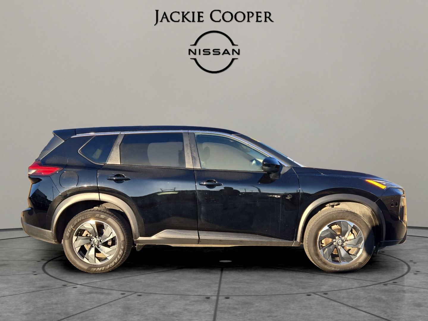 Used 2024 Nissan Rogue SV image 6