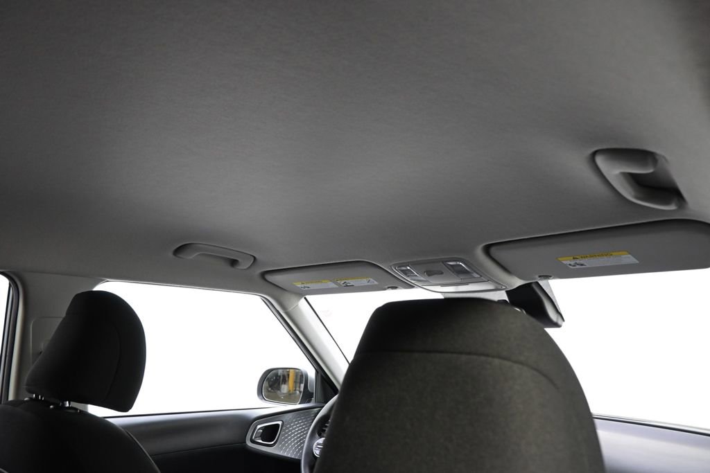 Used 2025 Kia Soul LX w/ LX Technology Package FWD image 16