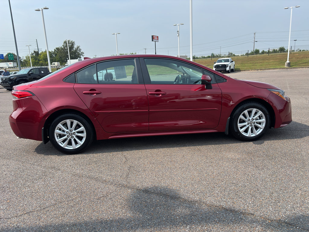 Used 2025 Toyota Corolla LE image 6