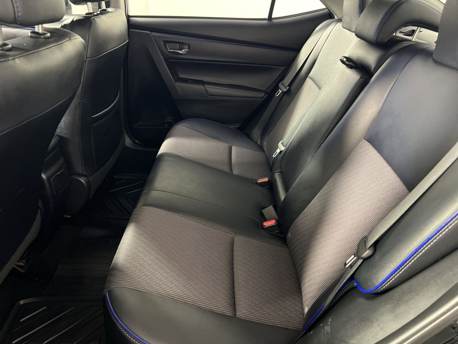 Used 2017 Toyota Corolla SE image 25