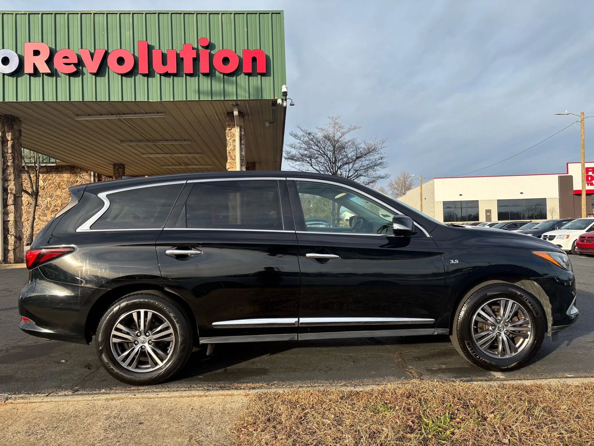 Used 2016 INFINITI QX60 3.5 Sport Utility 4D image 8