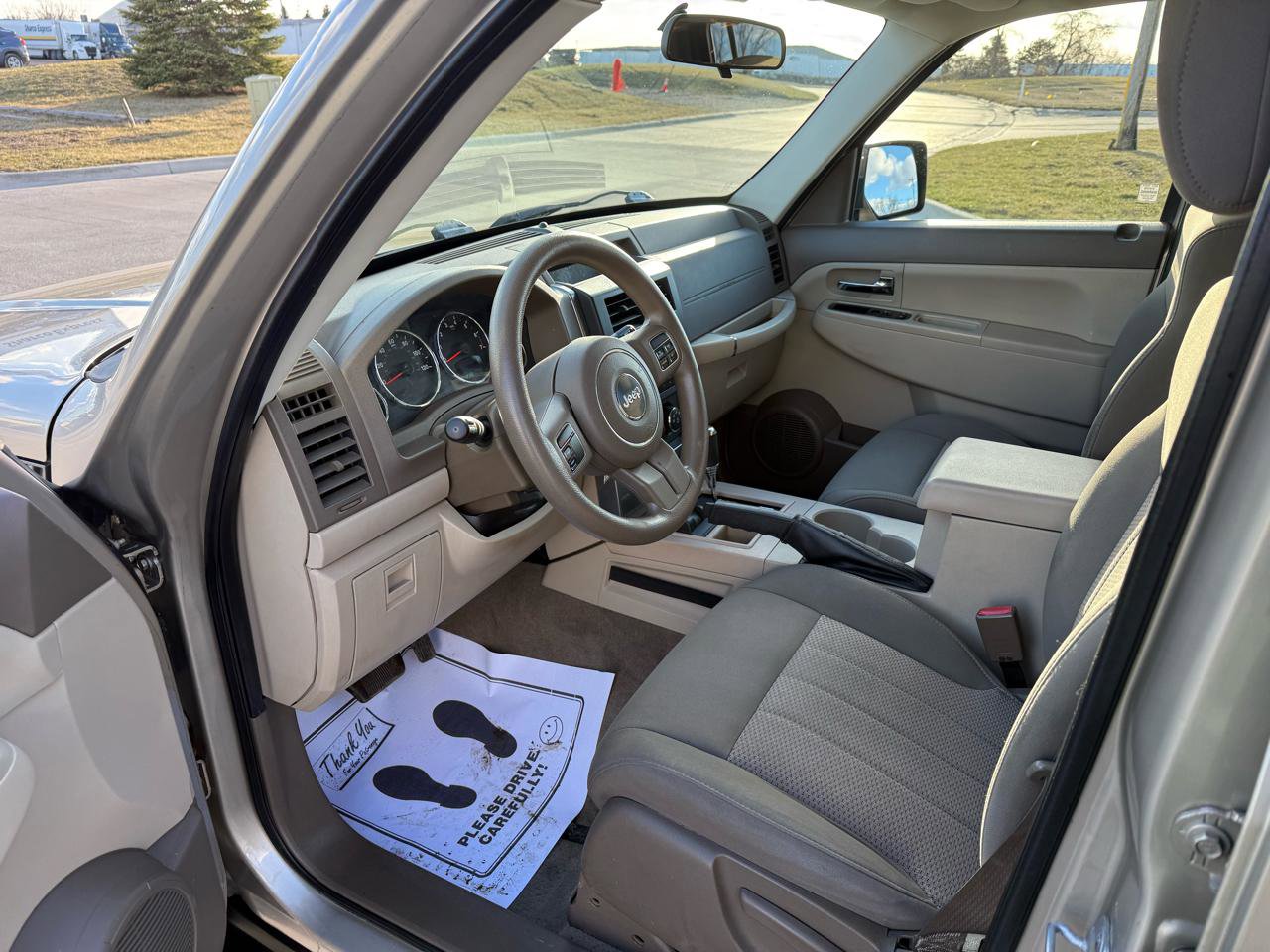 Used 2011 Jeep Liberty Sport image 9