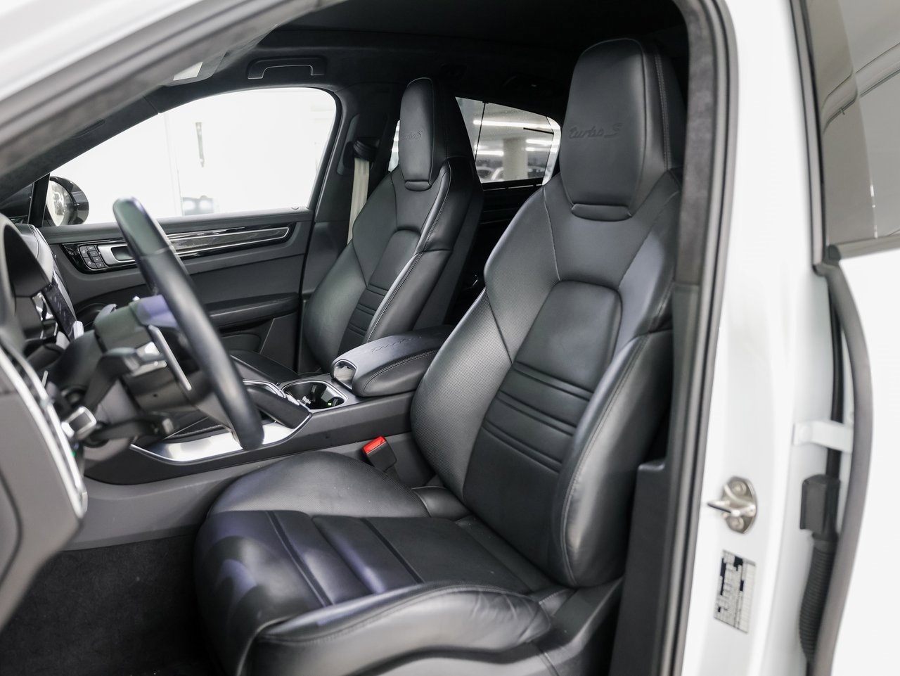 Certified 2022 Porsche Cayenne Turbo S image 5