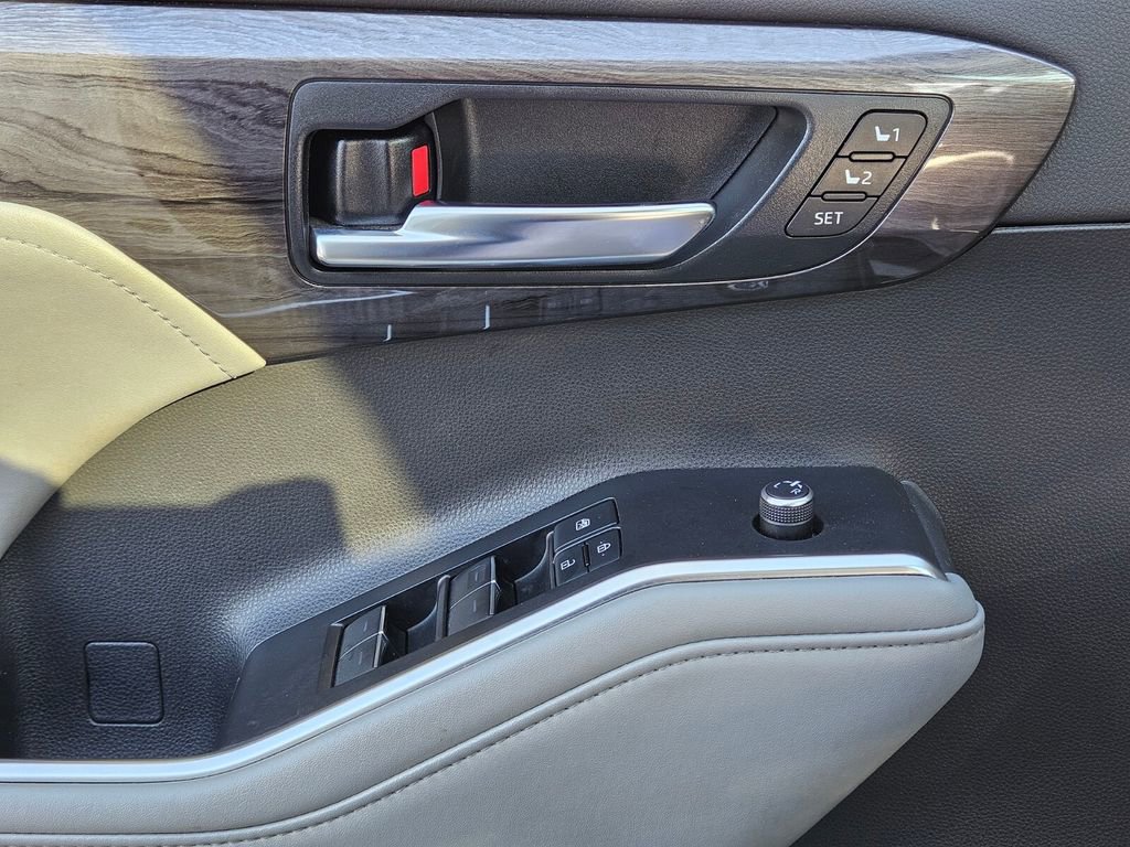 Used 2021 Toyota Highlander Limited image 27