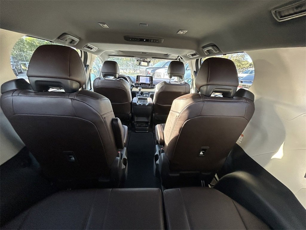 Used 2023 Toyota Sienna Platinum image 15