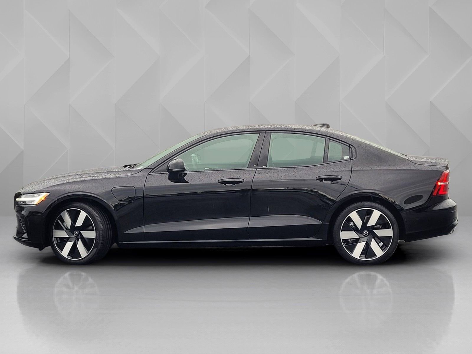 Used 2023 Volvo S60 T8 Ultimate w/ Climate Package image 3