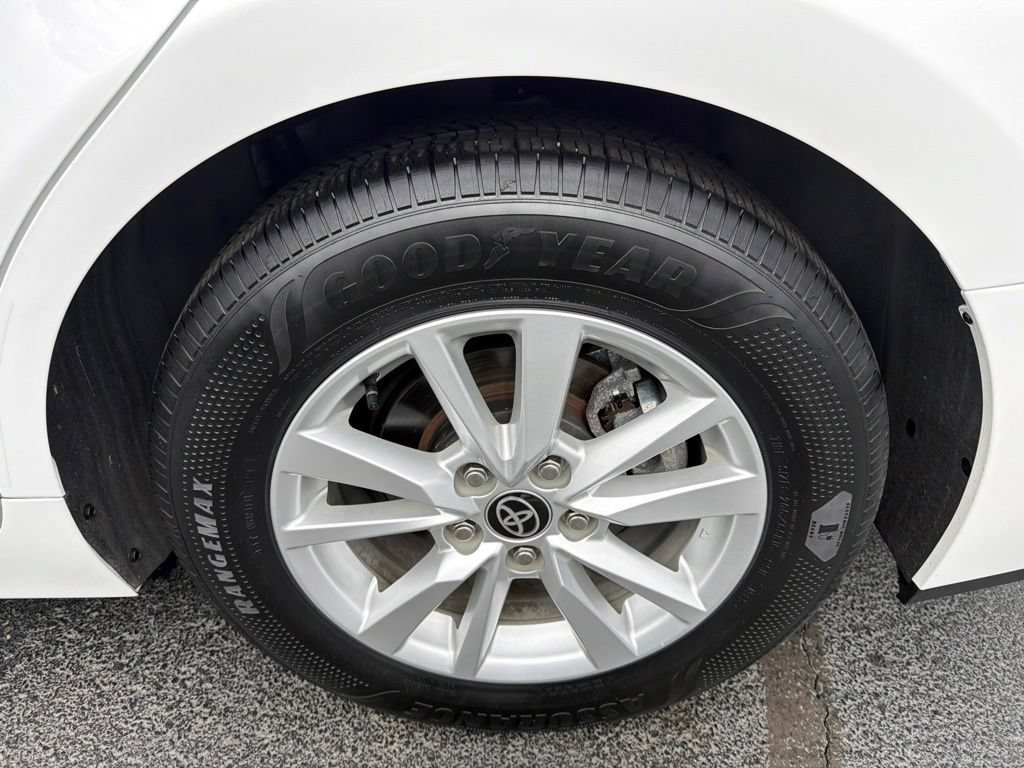 Used 2025 Toyota Camry LE FWD image 5
