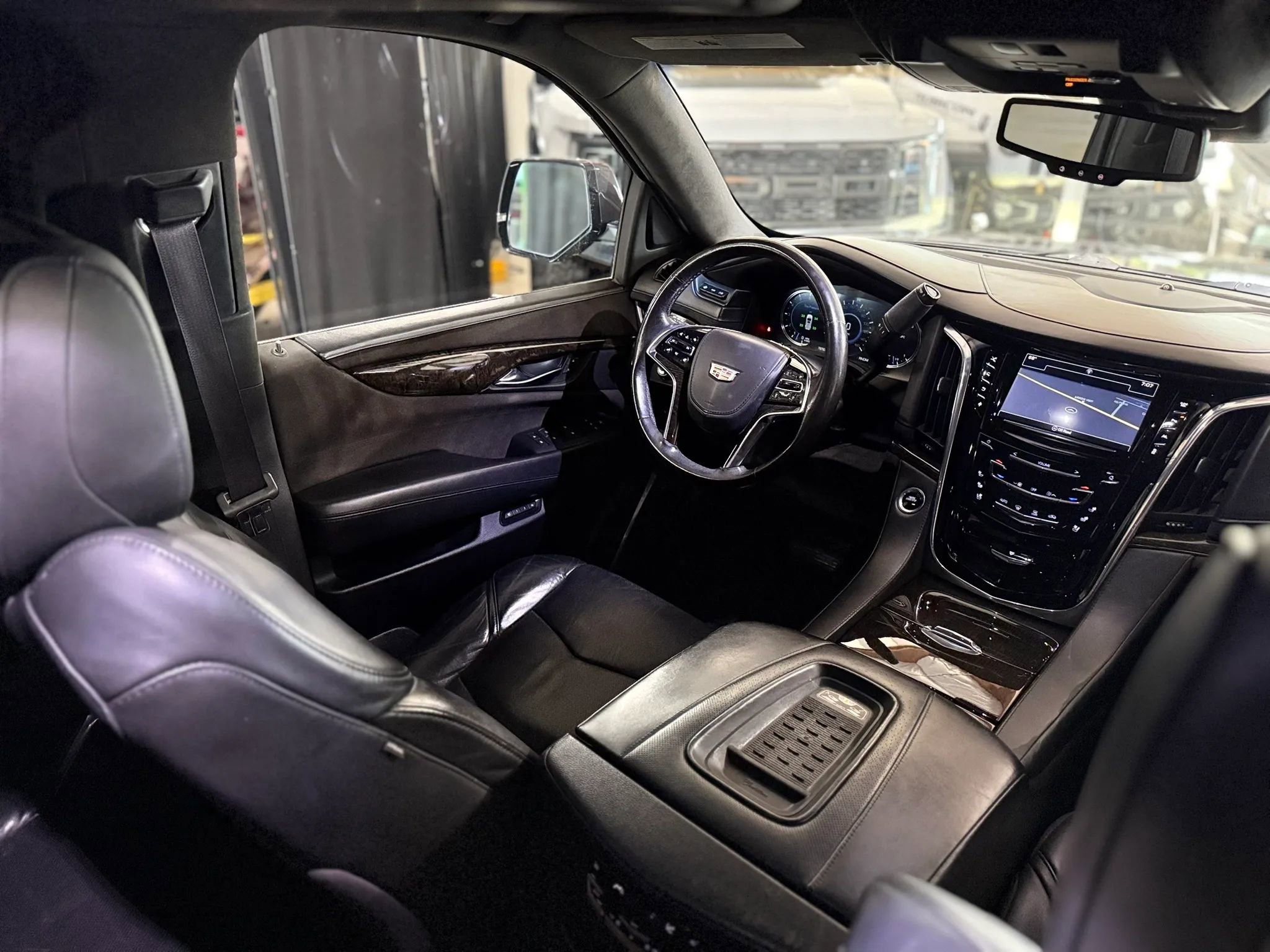 Used 2016 Cadillac Escalade ESV Platinum AWD/4WD image 23