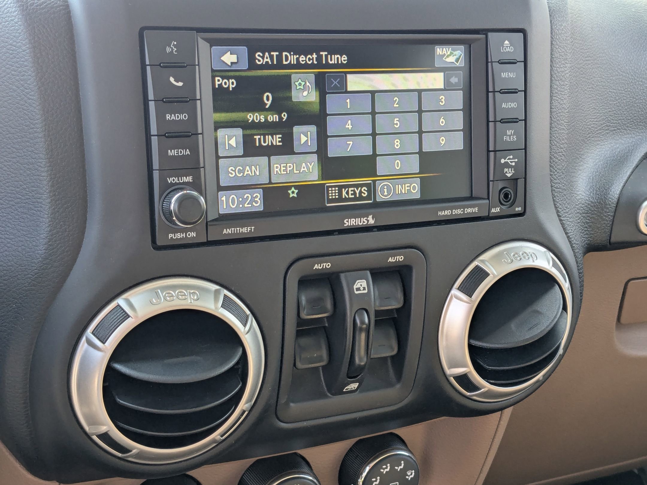 Used 2017 Jeep Wrangler Unlimited Rubicon w/ Connectivity Group image 20