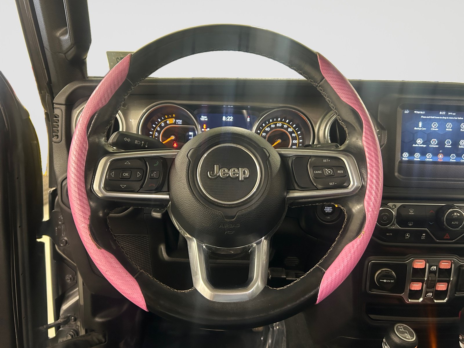 Used 2019 Jeep Wrangler Unlimited Sahara w/ Safety Group AWD/4WD image 13