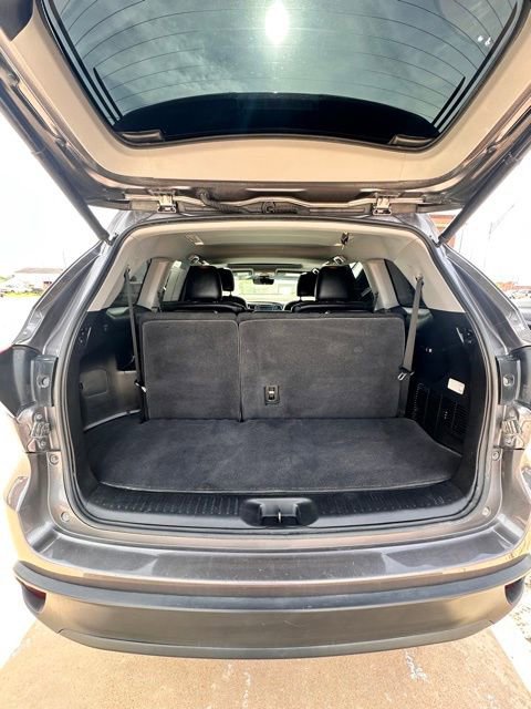 Used 2019 Toyota Highlander XLE FWD image 10