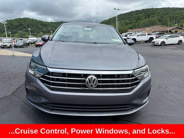 Used 2019 Volkswagen Jetta SE FWD image 2
