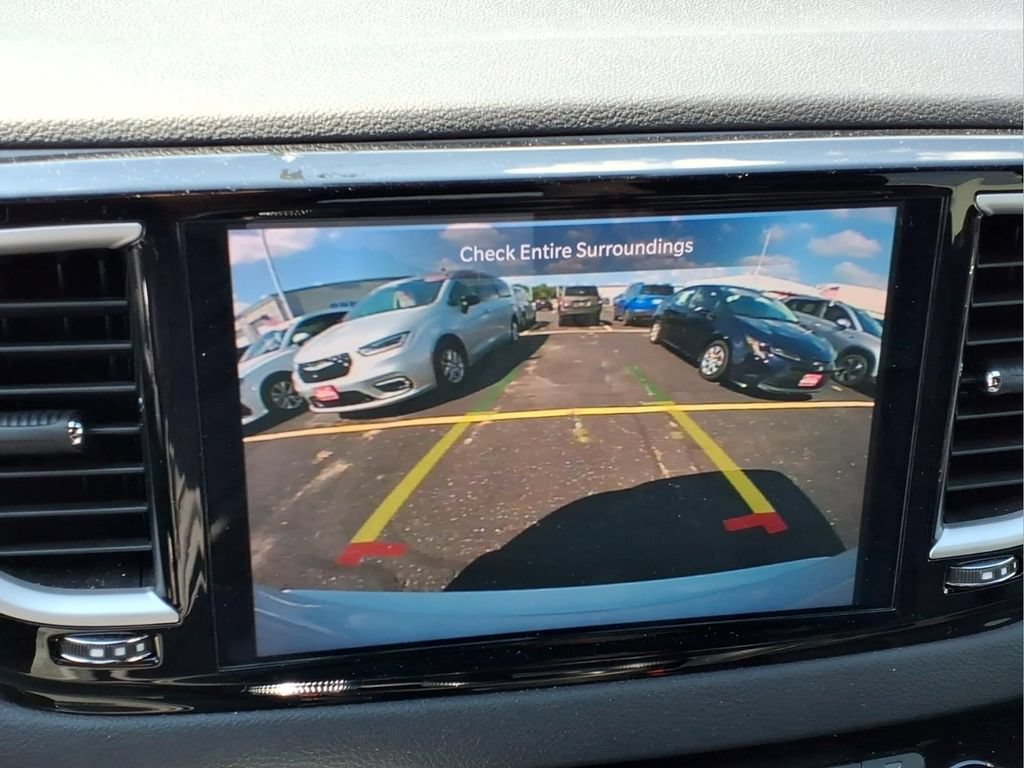 Used 2025 Chrysler Pacifica Select FWD image 9
